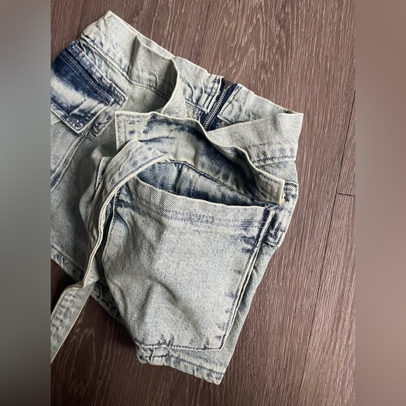 PrettyLittleThing VINTAGE WASH CARGO POCKET DENIM MINI SKIRT - Picture 5 of 9